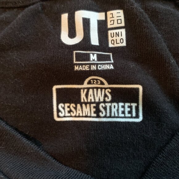 Kaws × Uniqlo  Sesame Street BFF Elmo Tee - Picture 2 of 2